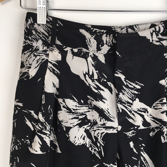 Parker Devlin Ruched Crop Pant Black Floral - Picture 6 of 8